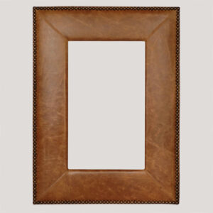 Stoere fotolijst in vintage leer met siernagels 115x85cm