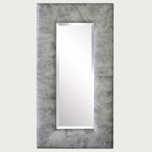 Spiegel met geschaafd leer en handgesmede siernagels 190x100cm